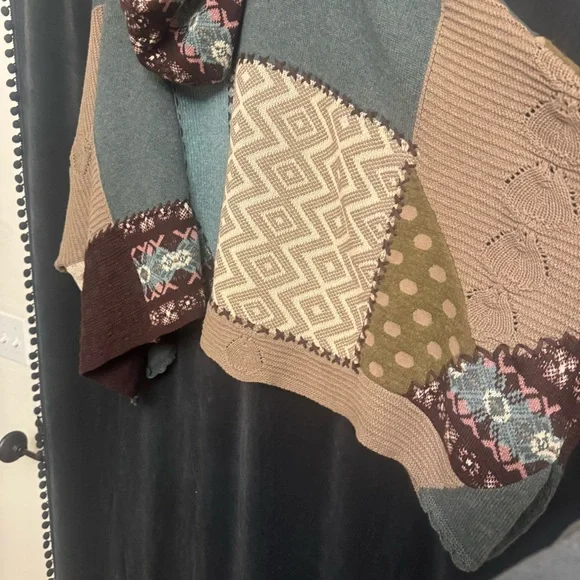 Anthropologie Sleeping on Snow Patchwork Hooded Cape‎ Shawl Rare Sweater Boho - Picture 14 of 14